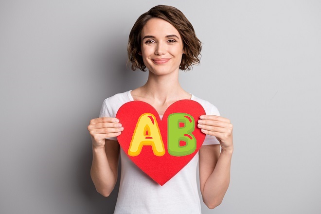 【血液型AB型】性格と行動の特徴は…気まぐれで二面性を使い分ける？