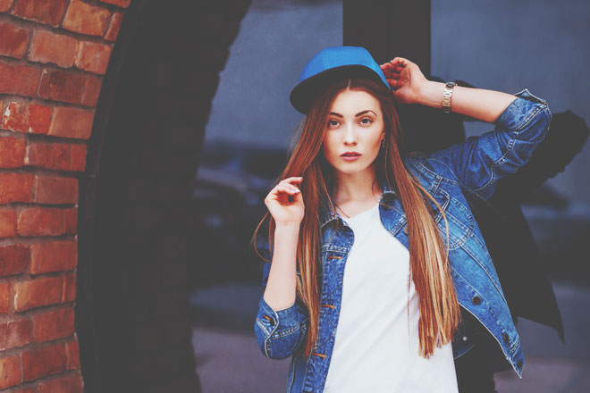 【9月のカラータロット占い】ラッキーカラーは「濃いブルー」、恋愛運アップには「キャップ」！