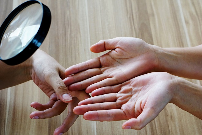 手相の「エロ線」を持つ人は俳優向き？　暮れの酉が小宮璃央を鑑定