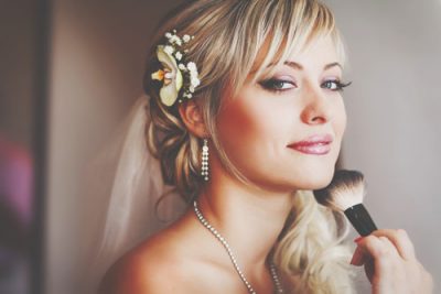 婚活勝負メイクで結婚運アップ！　ピンクは控え目、ベースはツヤを意識して