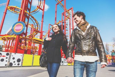 【心理テスト】テーマパークデートで最初に乗りたいものでわかる、結婚できない理由