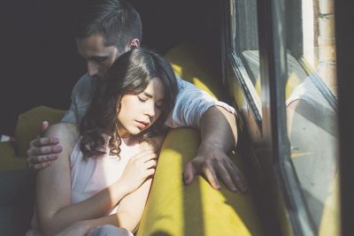 【無料占い】2人の運命は？　隠さなければいけない恋の行く末