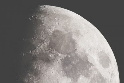 【心理テスト】月で起きていた「とんでもないこと」でわかる、あなたが感じる将来の不安