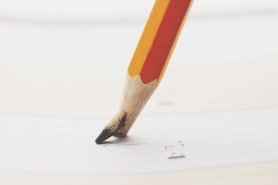 【夢占い】鉛筆が折れる夢は対人関係不調のサイン！　鉛筆の夢が暗示すること