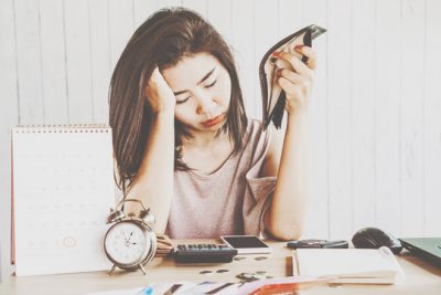 【心理テスト】玄関に飾る置物でわかる、お金に困ったときにとる行動