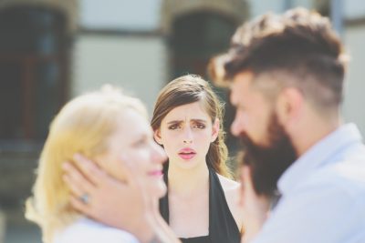 【手相占い】なぜか不倫や二股ばかり……異性にだまされやすい手相ワースト3