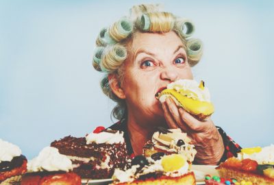 12星座【ストレスを受けたとき】あるある　獅子座は威張り散らす、魚座は主食がお菓子になる！