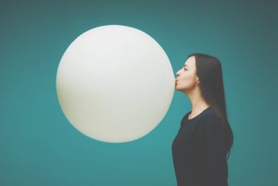 【心理テスト】大きな風船の中には何が入っている？　答えでわかる我慢の限界を超えたあなた
