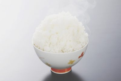 【夢占い】山盛りのごはんは生活が満たされているサイン！　ごはん・お米の夢が暗示すること