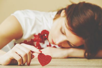 血液型【過去の恋で後悔していること】AB型は男友達に「好き」といえなかったこと